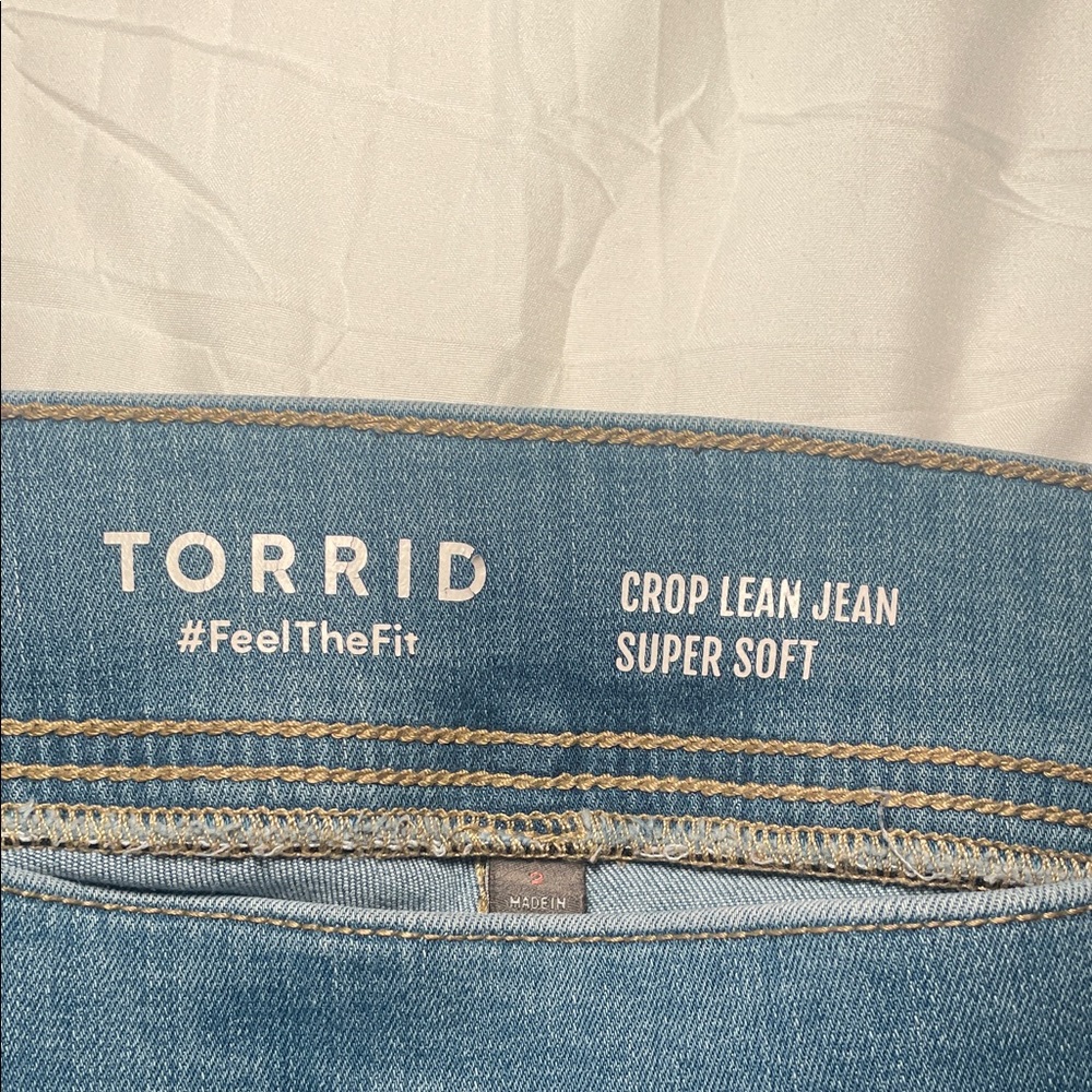 Torrid Women's Cropped Blue Jeans - Picture 4 of 7